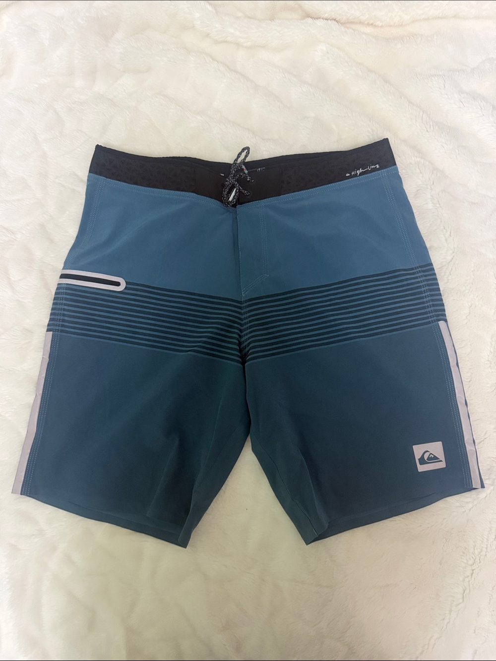 Quiksilver Men's Teal to Navy Ombre Boardshorts